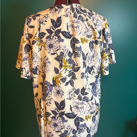 D&Co Floral Short Sleeve Blouse - Picture 2 of 3
